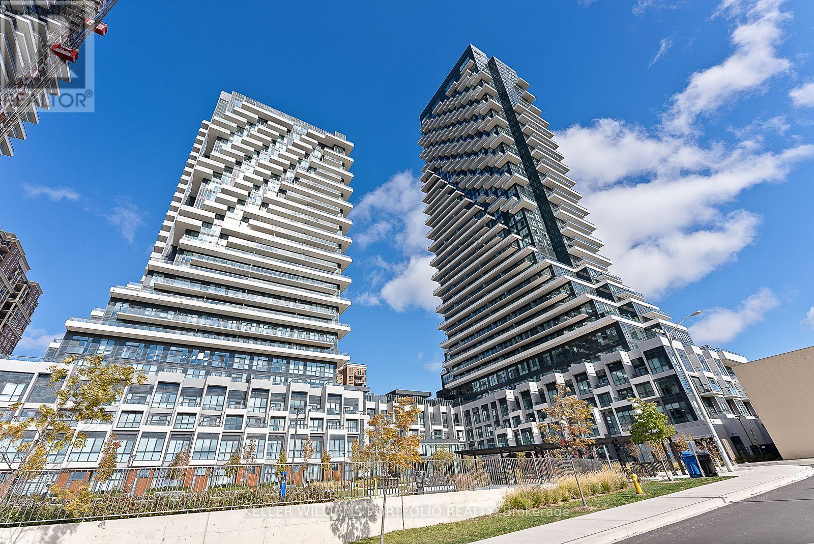 219 - 30 INN ON THE PARK DRIVE, Toronto, Ontario