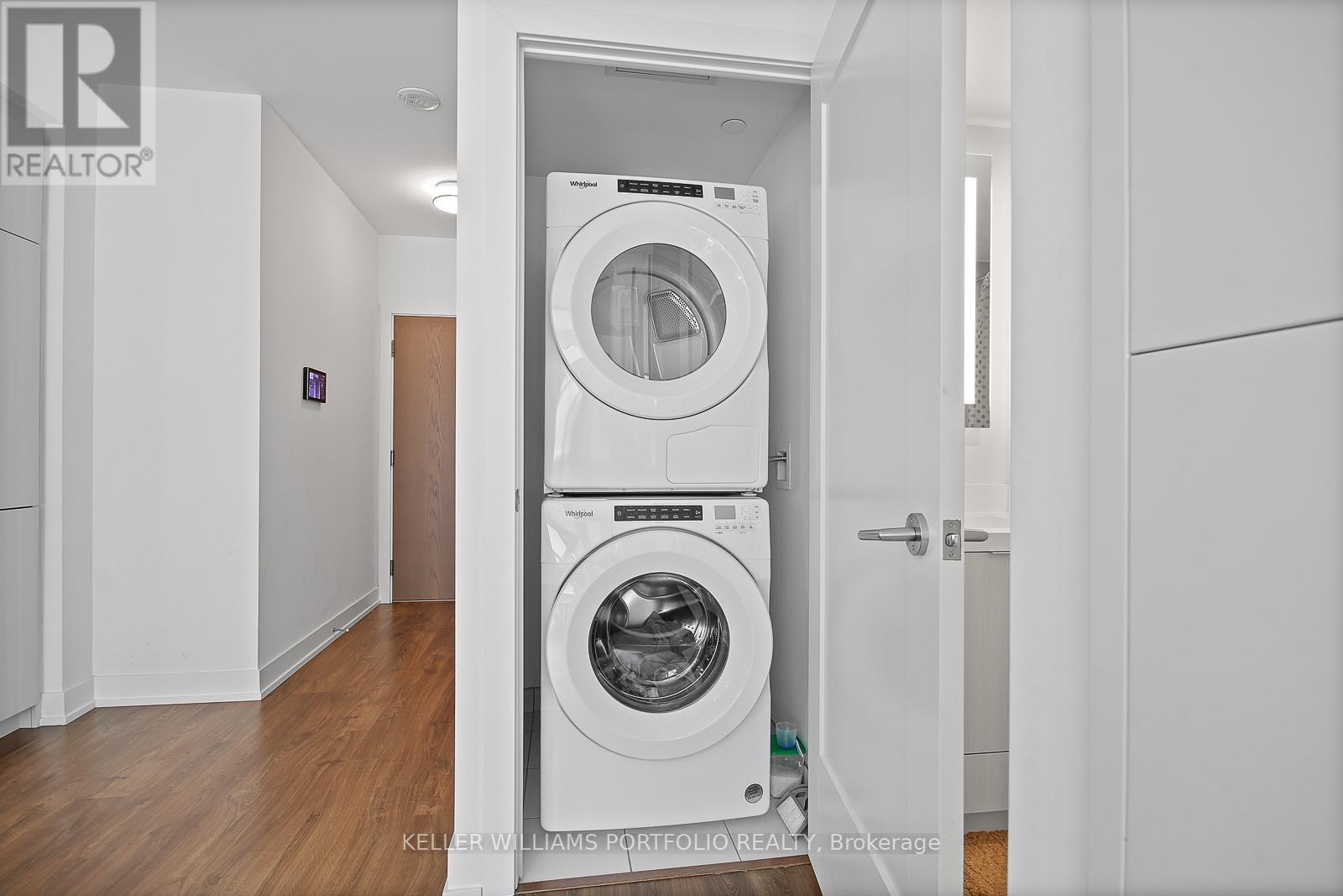 219 - 30 Inn On The Park Drive, Toronto, Ontario  M3C 0P7 - Photo 17 - C12213401