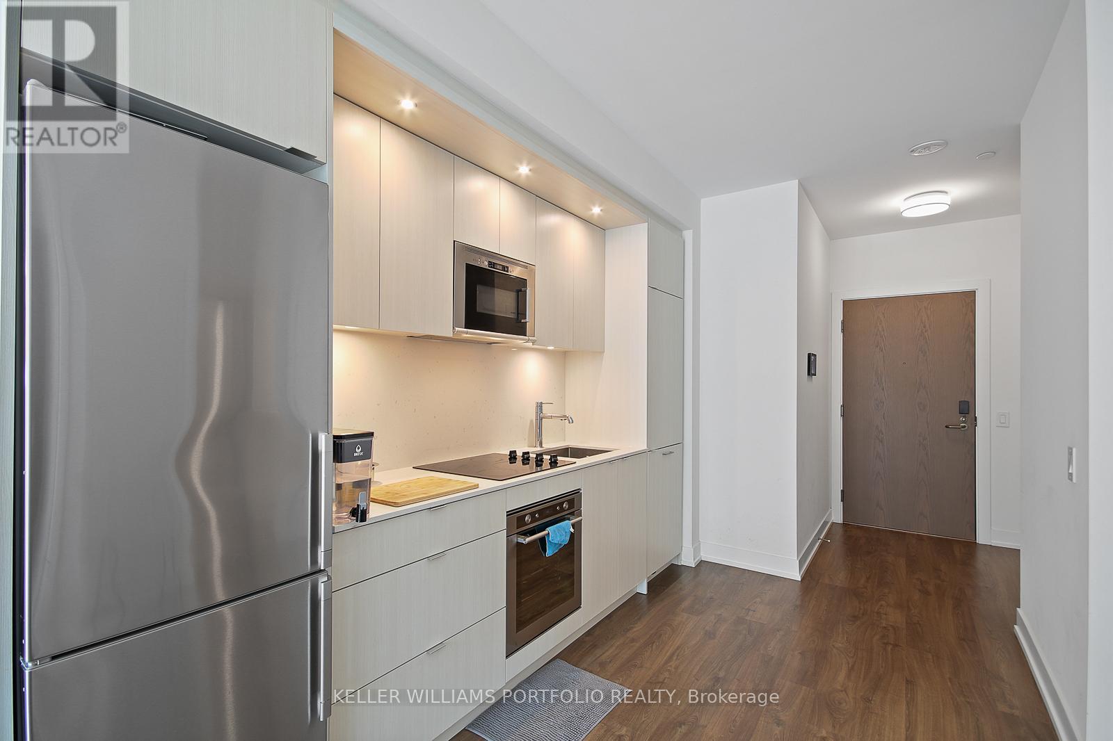 219 - 30 Inn On The Park Drive, Toronto, Ontario  M3C 0P7 - Photo 6 - C12213401
