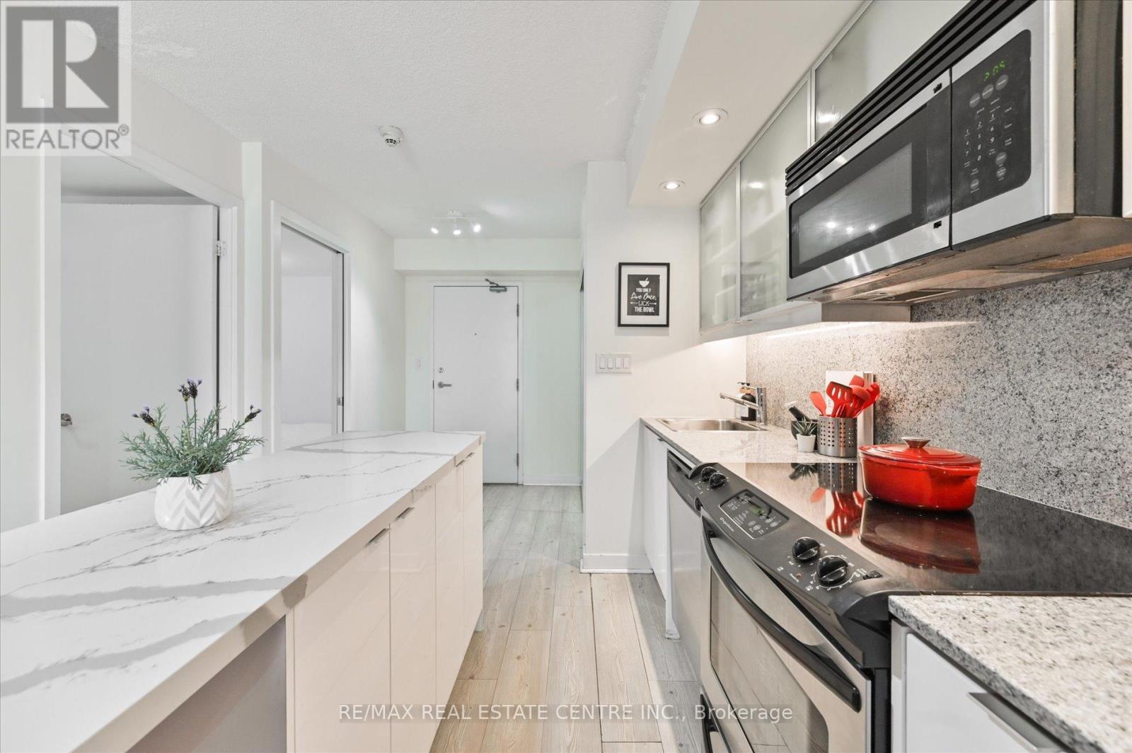 4105 - 25 Telegram Mews, Toronto, Ontario  M5V 3Z1 - Photo 17 - C12213408