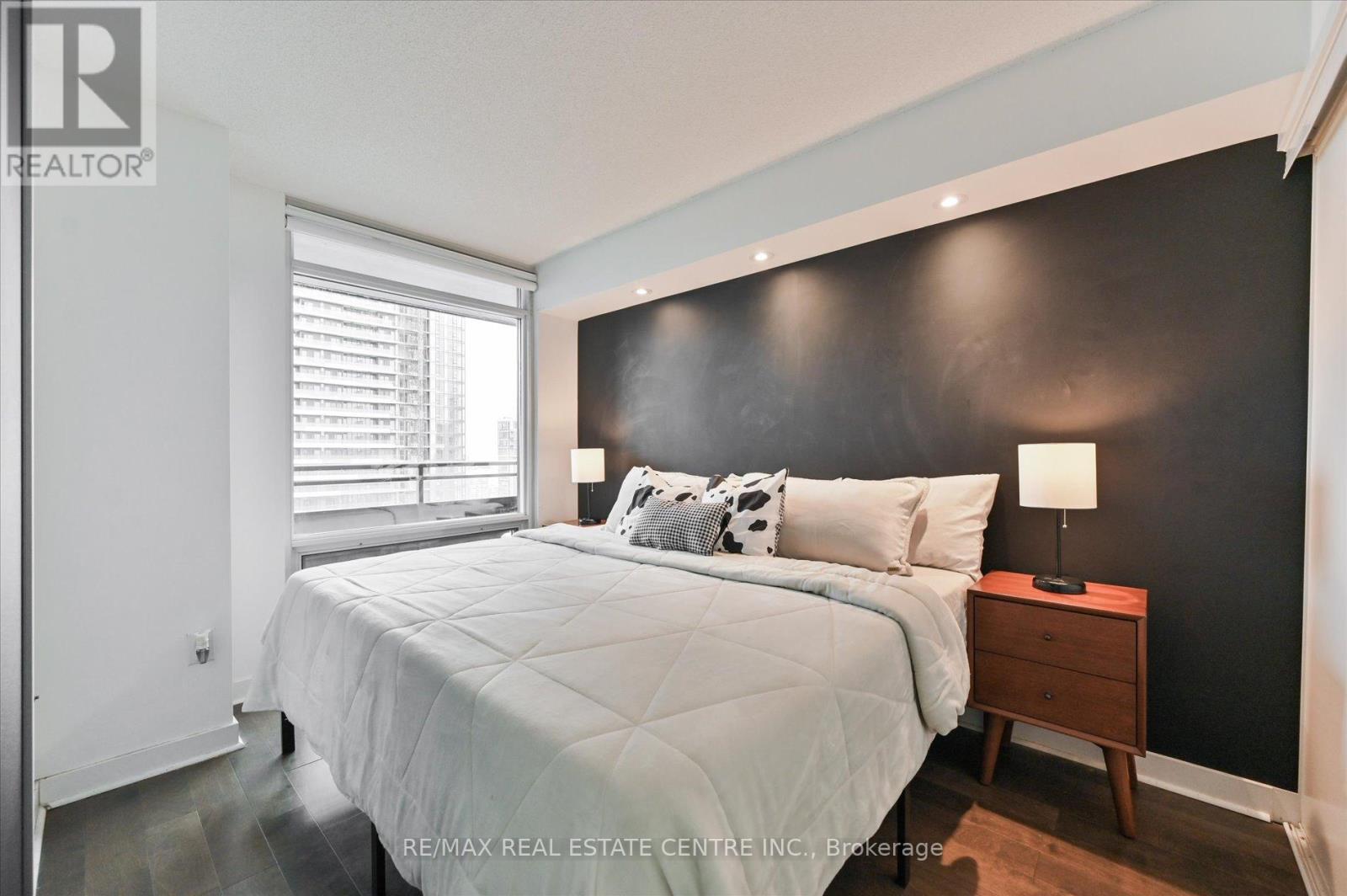 4105 - 25 Telegram Mews, Toronto, Ontario  M5V 3Z1 - Photo 22 - C12213408