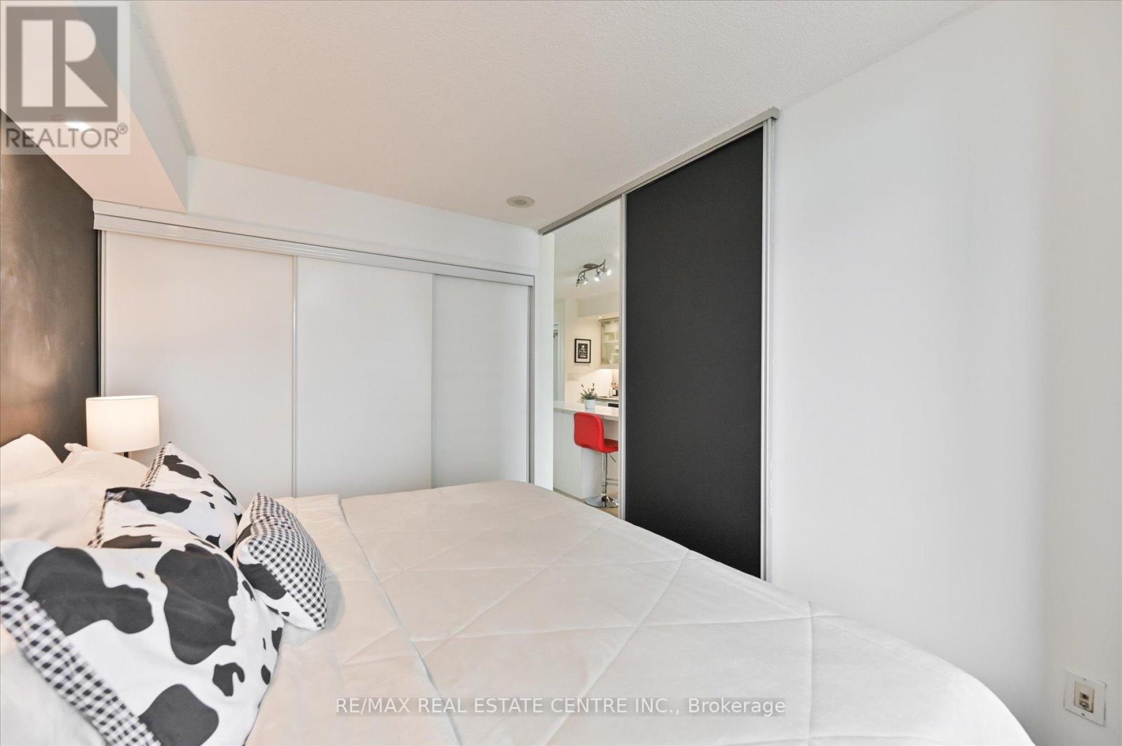 4105 - 25 Telegram Mews, Toronto, Ontario  M5V 3Z1 - Photo 23 - C12213408