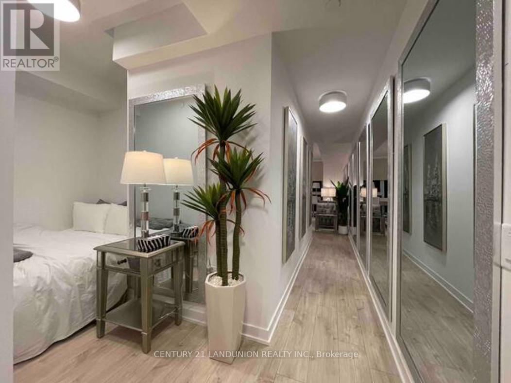 1006 - 357 King Street W, Toronto, Ontario  M5V 0S7 - Photo 10 - C12213424