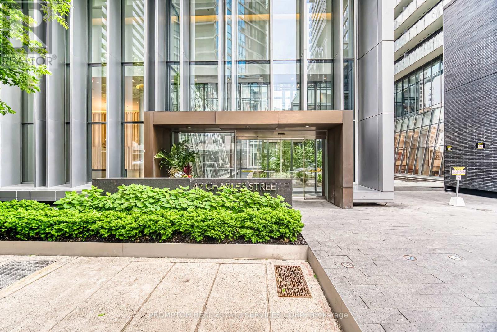 2105 - 42 Charles Street E, Toronto, Ontario  M4Y 1T4 - Photo 2 - C12213437