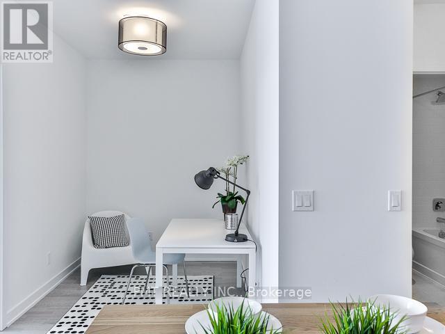 617 - 501 St Clair Avenue W, Toronto, Ontario  M5P 0A2 - Photo 12 - C12213501