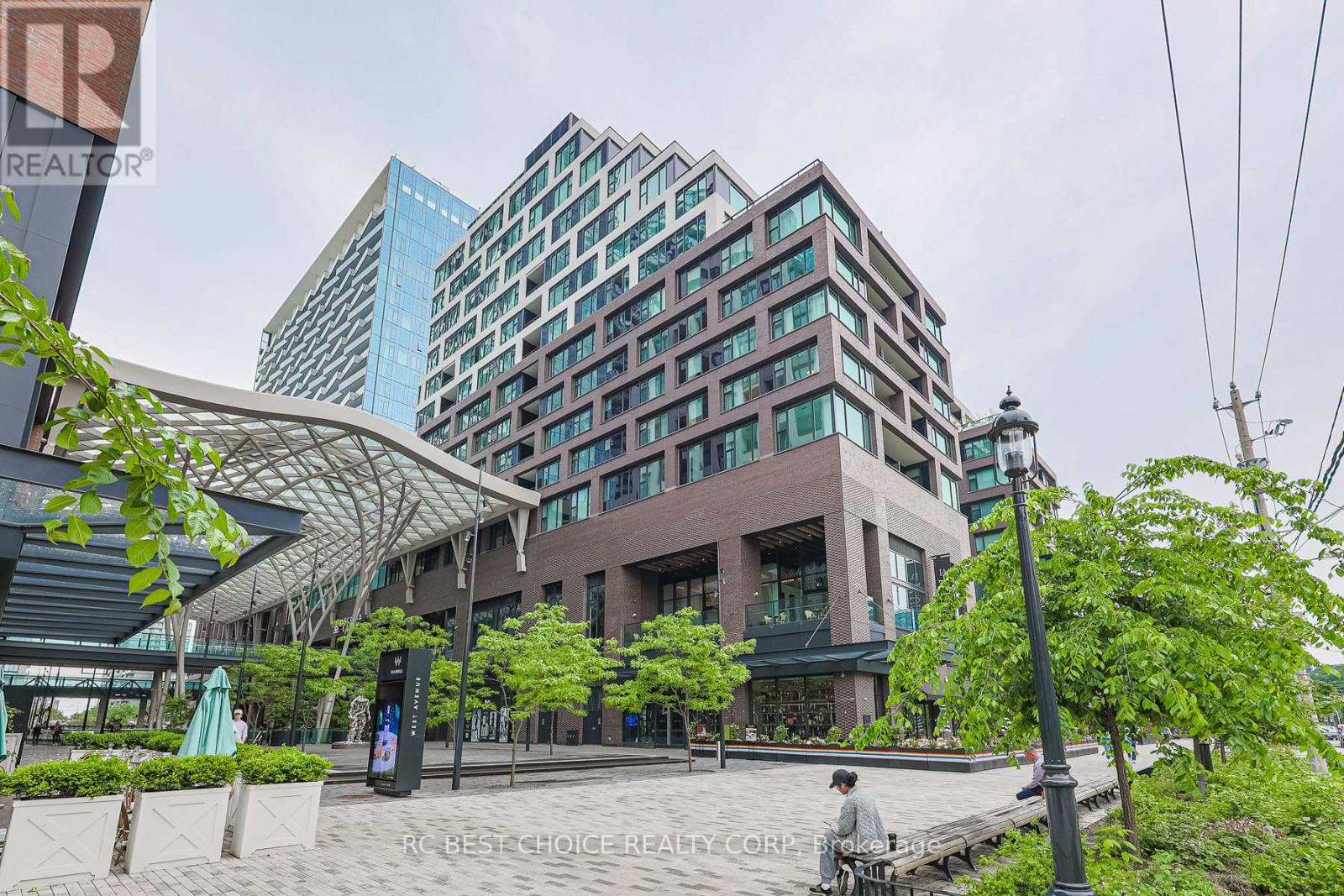 606 - 455 Wellington Street W, Toronto, Ontario  M5J 2R2 - Photo 2 - C12213522