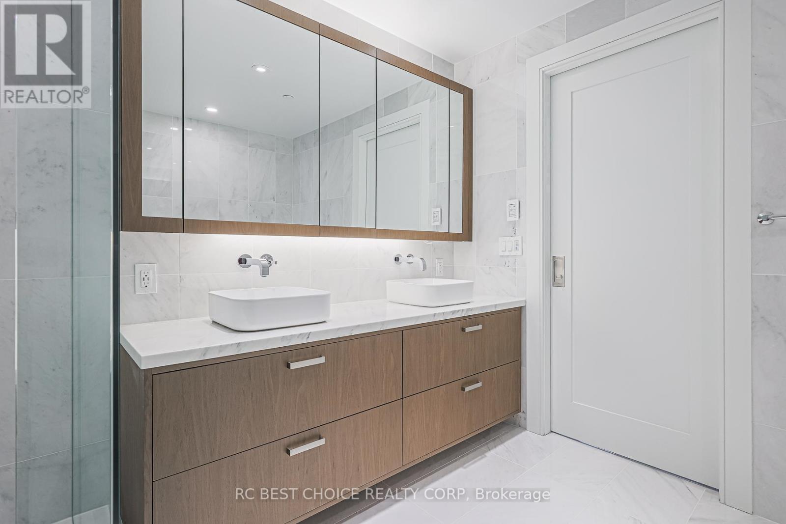 606 - 455 Wellington Street W, Toronto, Ontario  M5J 2R2 - Photo 28 - C12213522