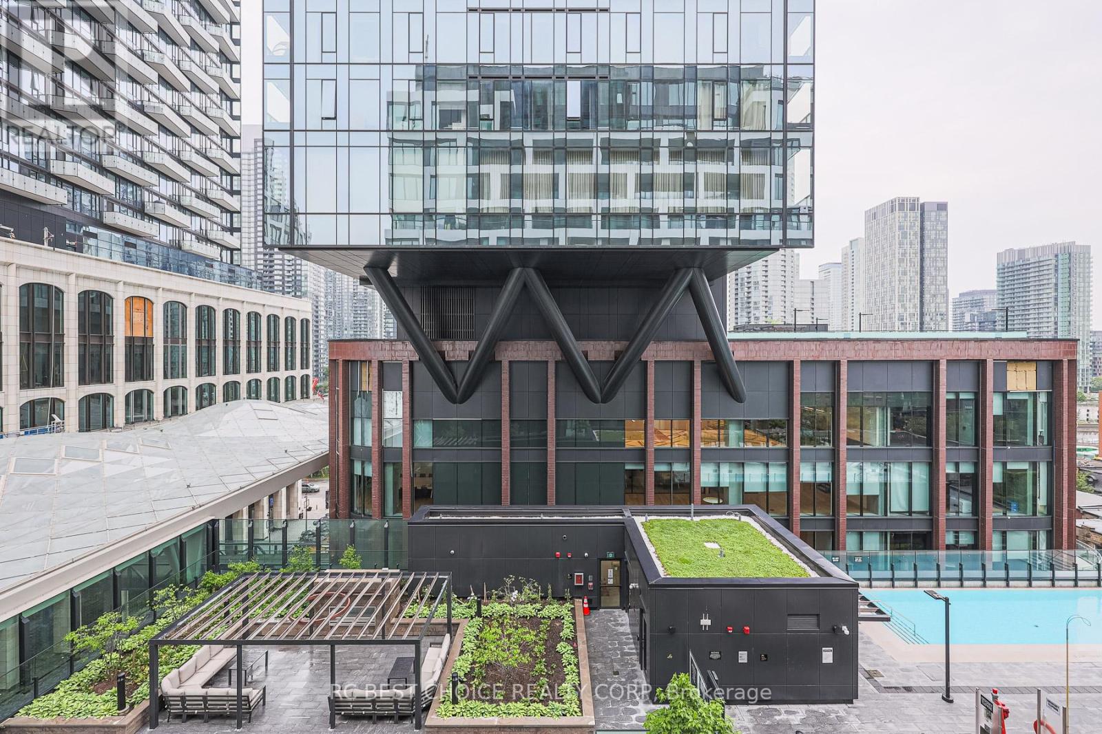 606 - 455 Wellington Street W, Toronto, Ontario  M5J 2R2 - Photo 36 - C12213522