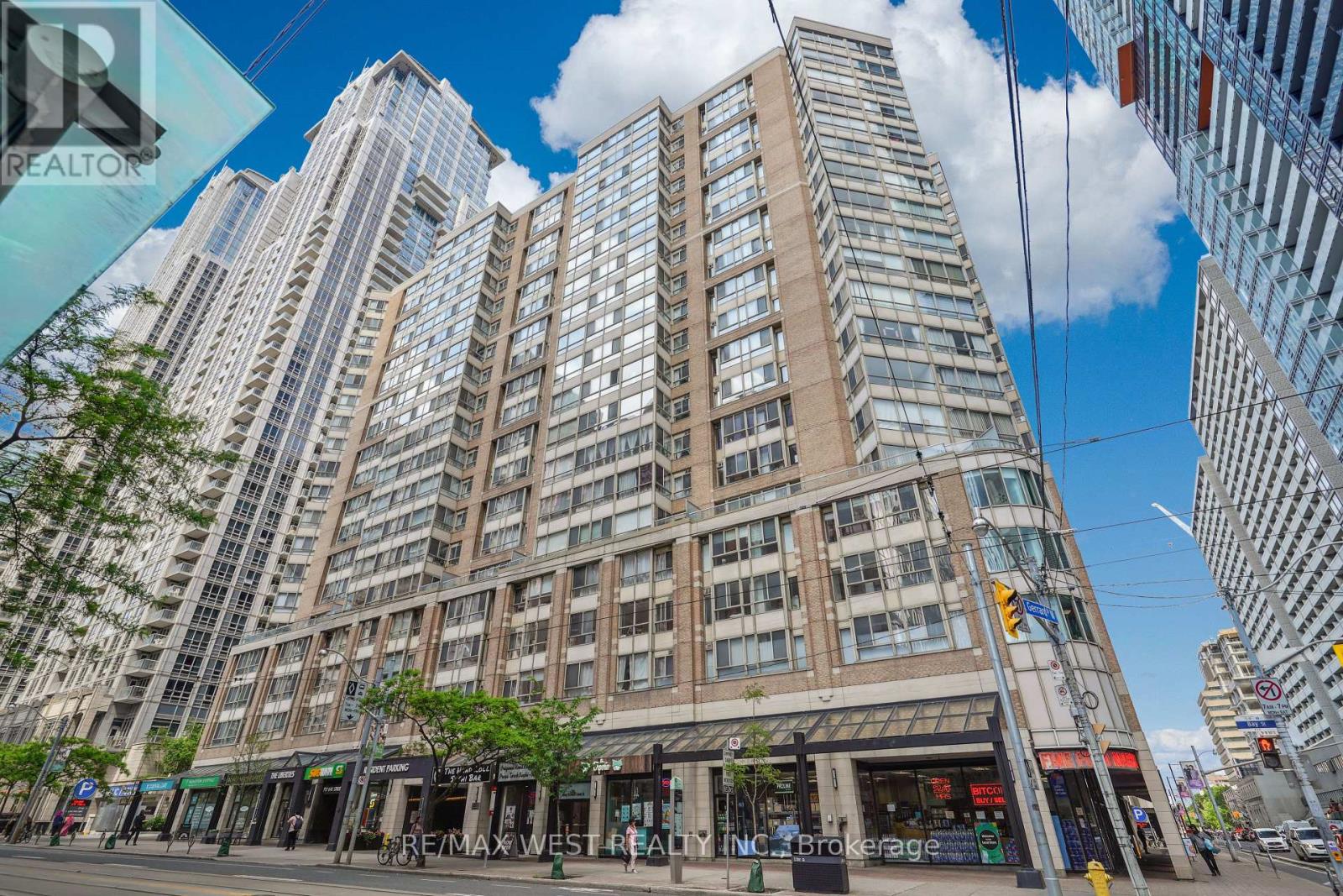 1303 - 717 BAY STREET, Toronto, Ontario