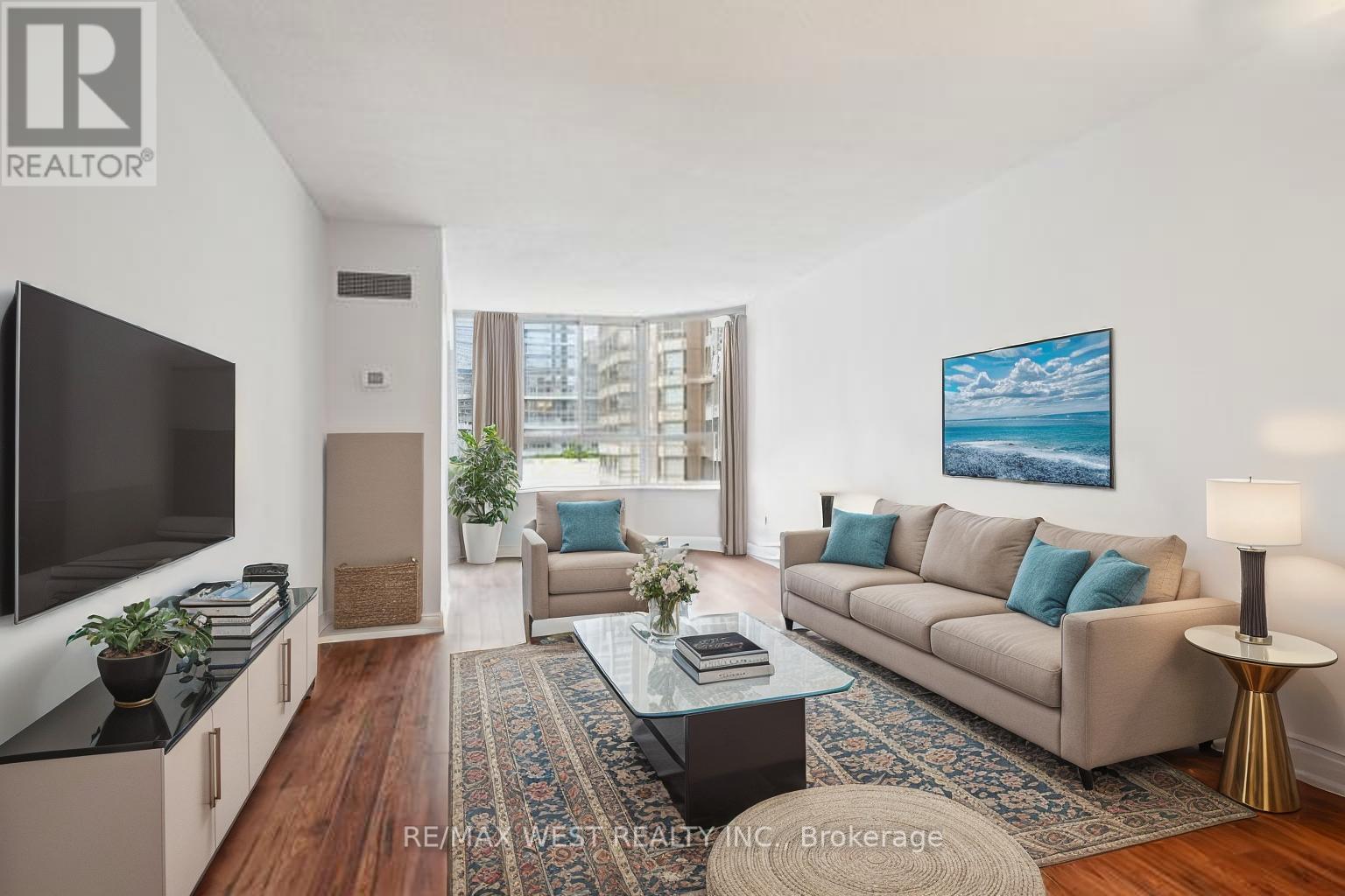 1303 - 717 Bay Street, Toronto, Ontario  M5G 2J9 - Photo 2 - C12213540