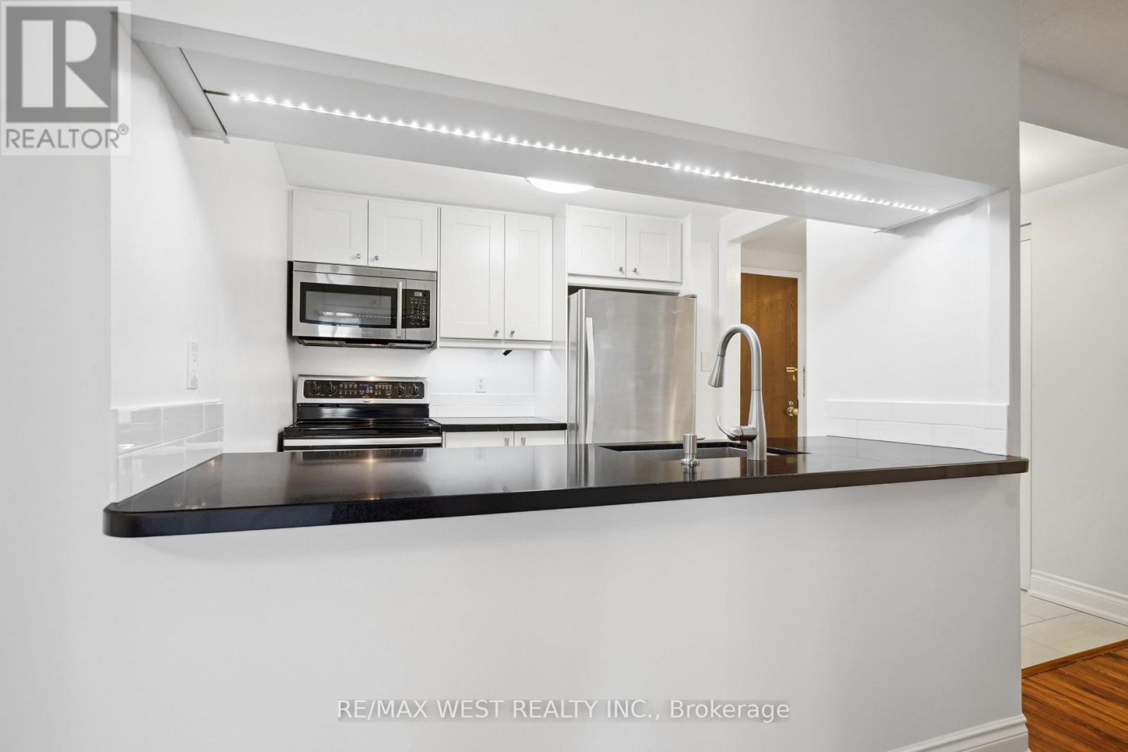 1303 - 717 Bay Street, Toronto, Ontario  M5G 2J9 - Photo 3 - C12213540