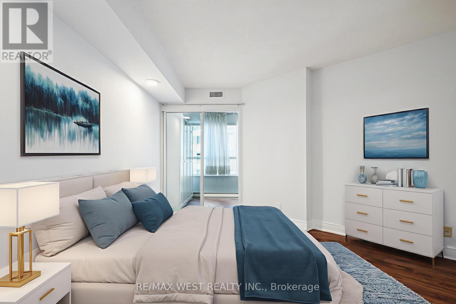 1303 - 717 Bay Street, Toronto, Ontario  M5G 2J9 - Photo 5 - C12213540