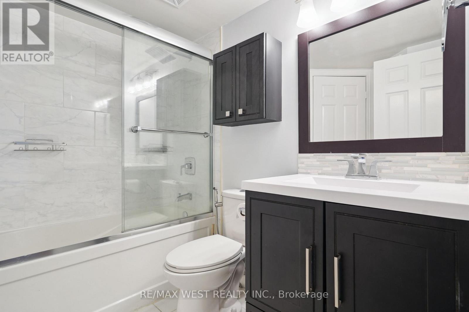 1303 - 717 Bay Street, Toronto, Ontario  M5G 2J9 - Photo 6 - C12213540
