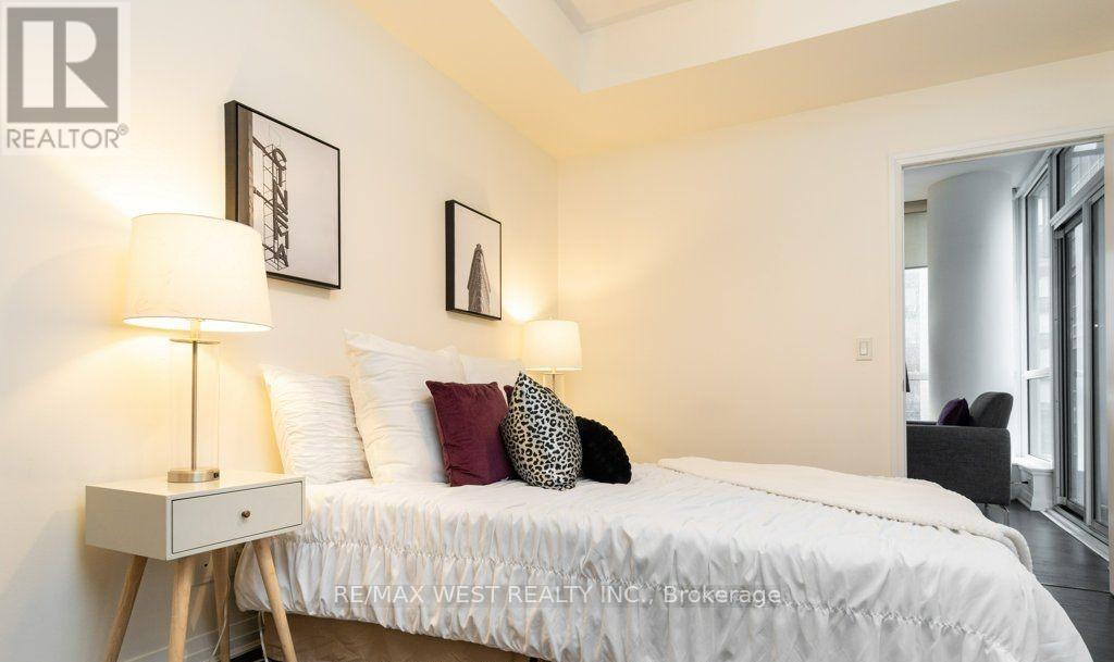 1308 - 8 Mercer Street, Toronto, Ontario  M5V 0C4 - Photo 10 - C12213557