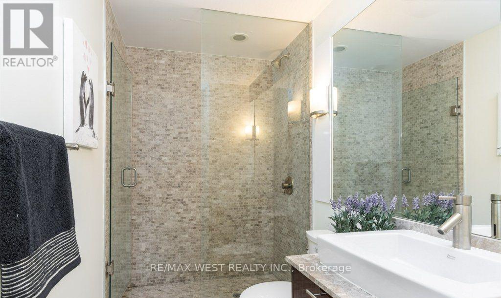 1308 - 8 Mercer Street, Toronto, Ontario  M5V 0C4 - Photo 14 - C12213557