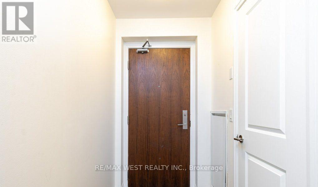 1308 - 8 Mercer Street, Toronto, Ontario  M5V 0C4 - Photo 3 - C12213557
