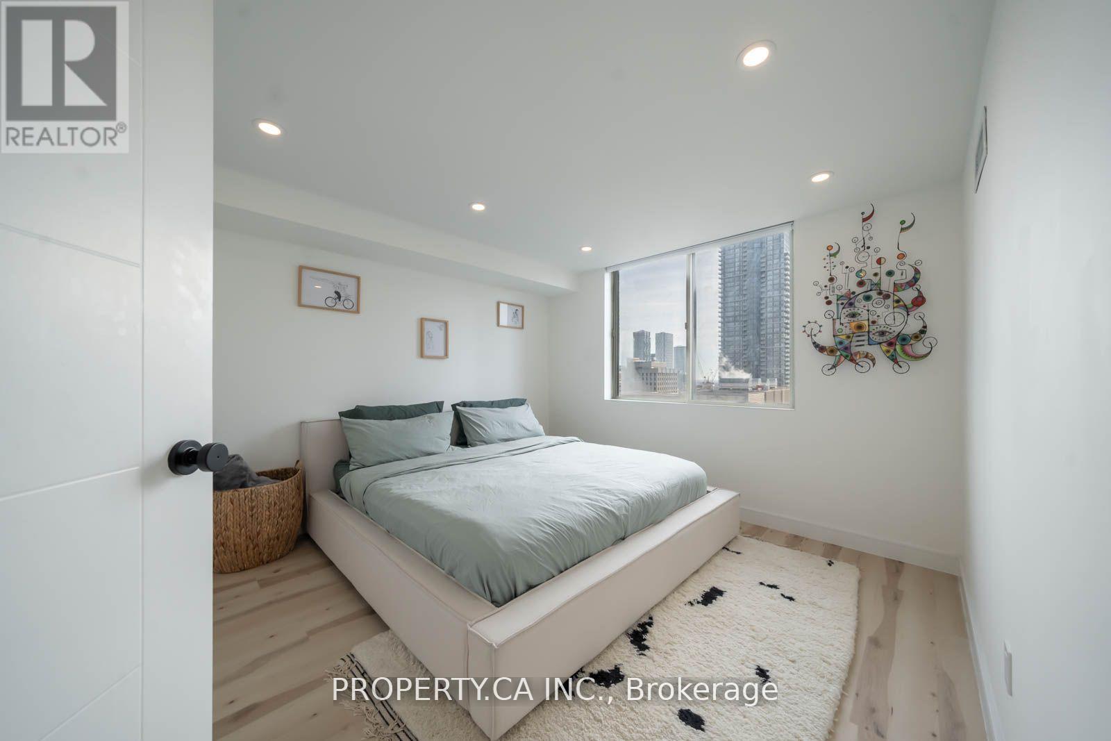 2003 - 25 Grenville Street S, Toronto, Ontario  M4Y 2X5 - Photo 11 - C12213595