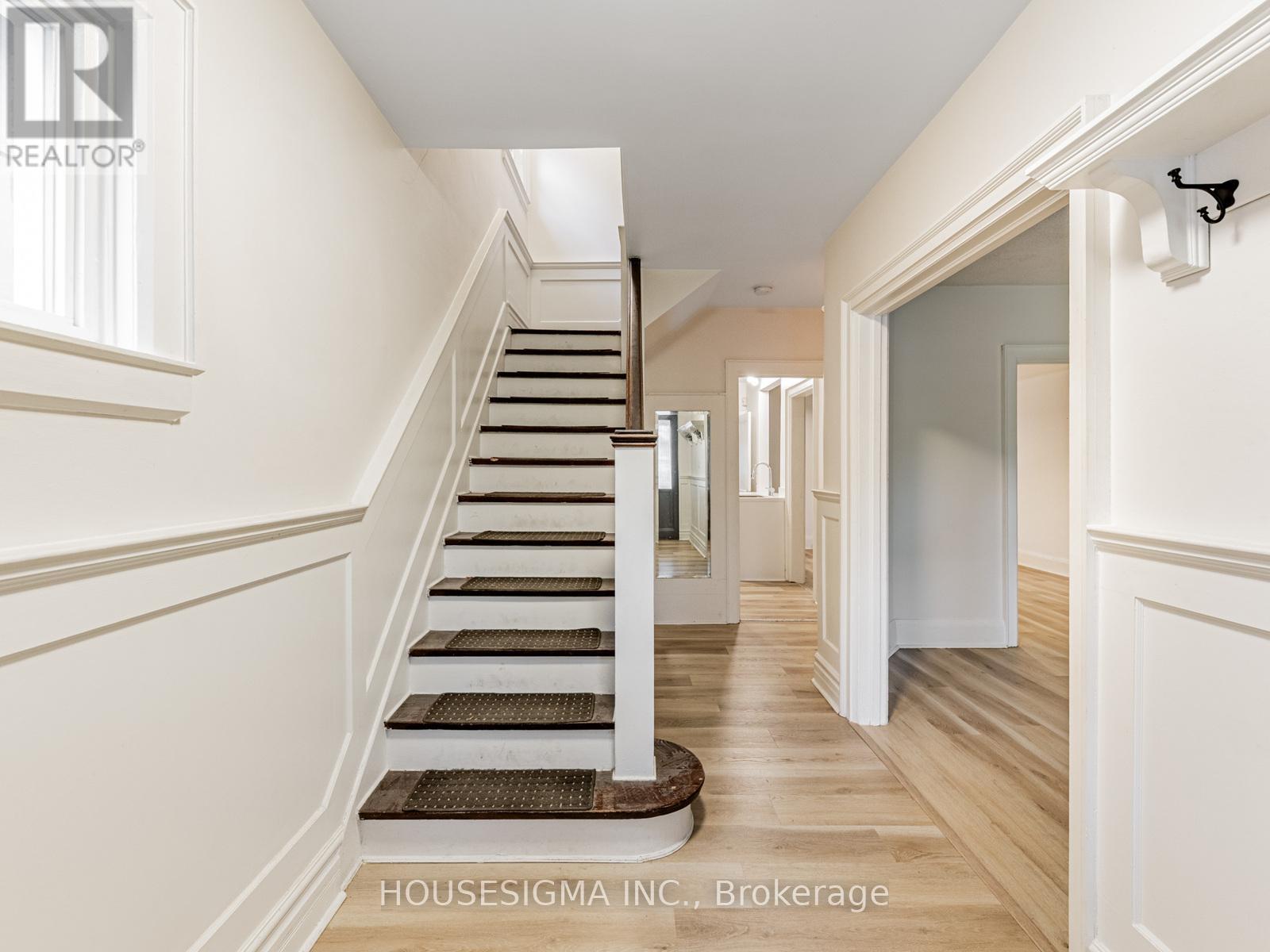 110 Duplex Avenue, Toronto, Ontario  M5P 2A7 - Photo 11 - C12213608