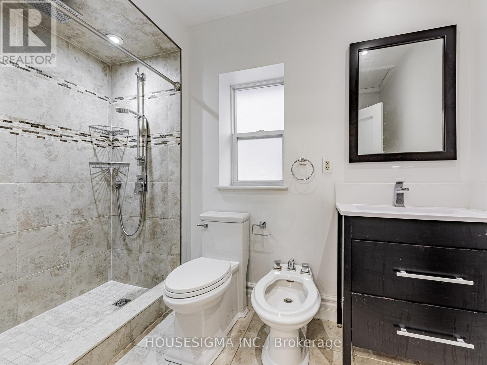 110 Duplex Avenue, Toronto, Ontario  M5P 2A7 - Photo 14 - C12213608