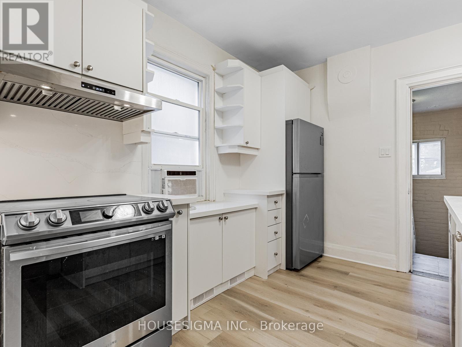 110 Duplex Avenue, Toronto, Ontario  M5P 2A7 - Photo 7 - C12213608