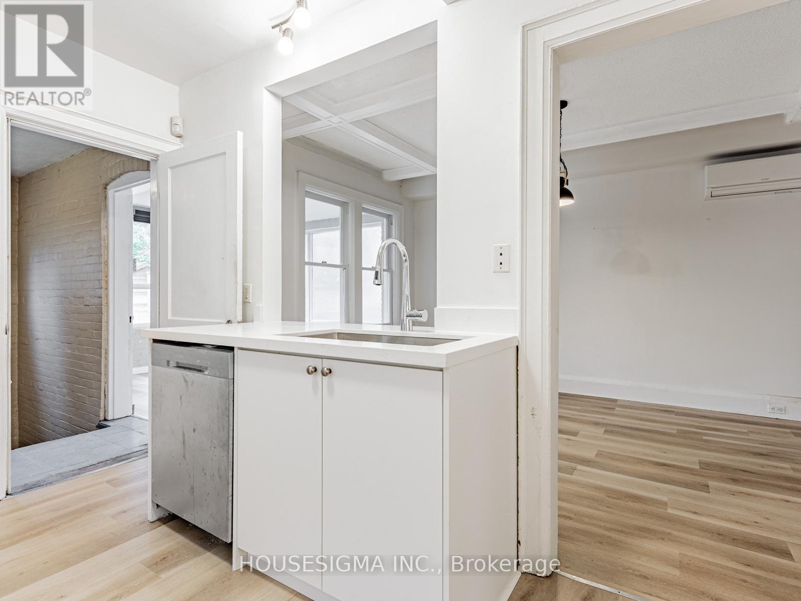 110 Duplex Avenue, Toronto, Ontario  M5P 2A7 - Photo 9 - C12213608
