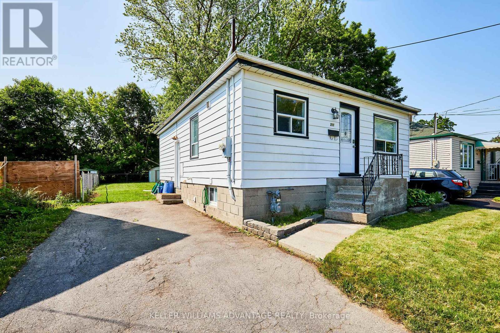 211 Marquette Avenue, Oshawa, Ontario  L1J 1W3 - Photo 2 - E12213300