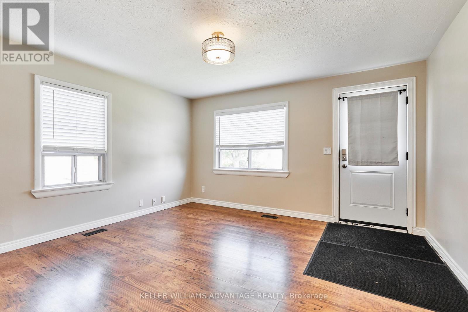 211 Marquette Avenue, Oshawa, Ontario  L1J 1W3 - Photo 3 - E12213300