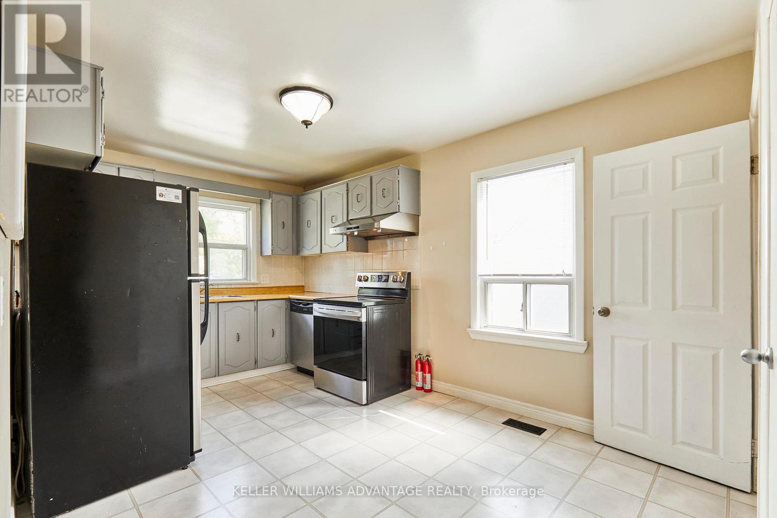 211 Marquette Avenue, Oshawa, Ontario  L1J 1W3 - Photo 5 - E12213300