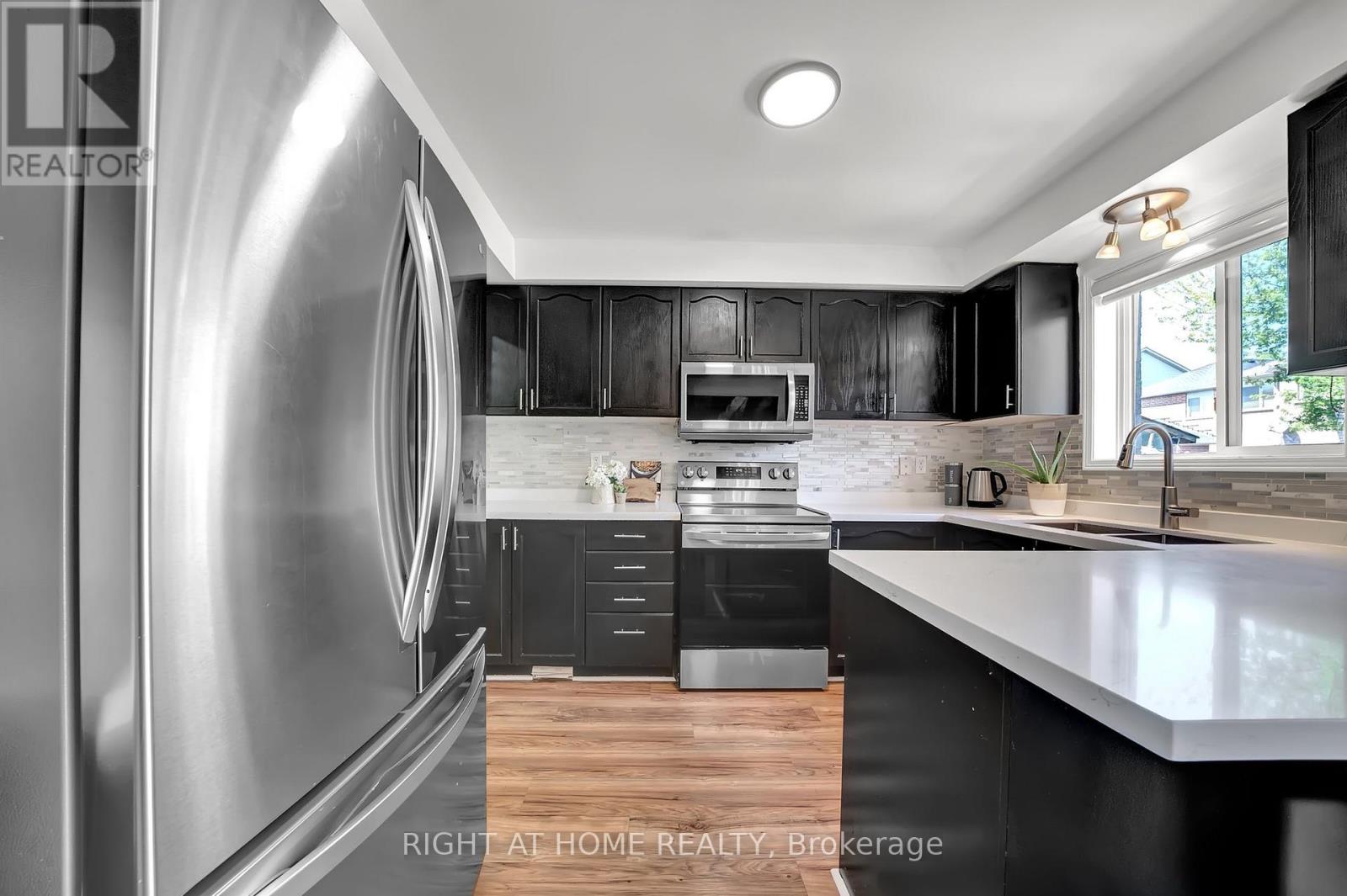 6 Beadle Drive, Ajax (South East), Ontario  L1S 7N9 - Photo 8 - E12213341