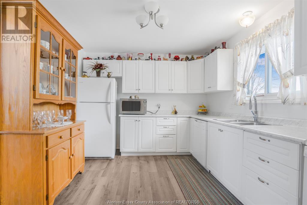 44 Irwin Street, Wallaceburg, Ontario  N8A 4S1 - Photo 4 - 25005247