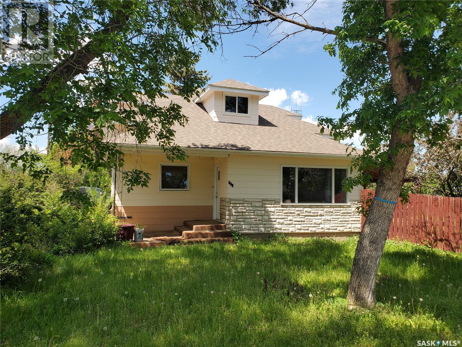 228 4th Street E, Ponteix, Saskatchewan  S0N 1Z0 - Photo 39 - SK009136
