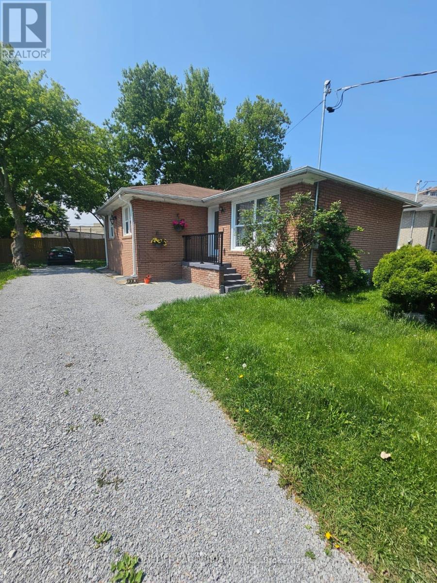 57 Walter Avenue, Newmarket, Ontario  L3Y 2T4 - Photo 12 - N12213361