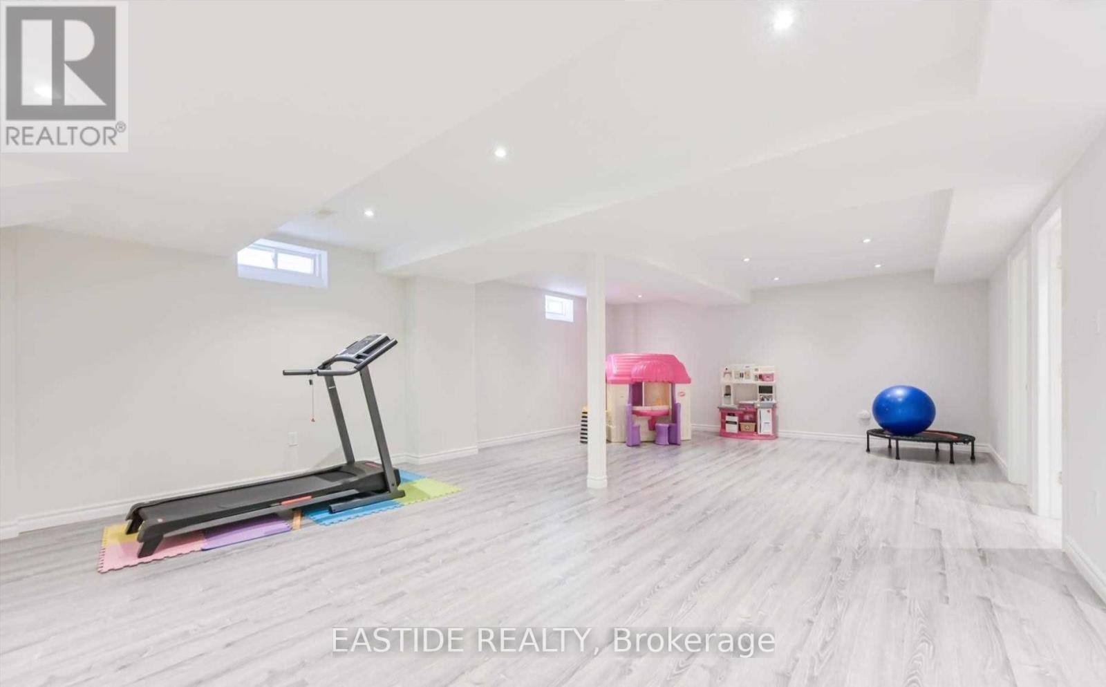 159 Shadow Falls Drive, Richmond Hill, Ontario  L4E 0N9 - Photo 8 - N12213367