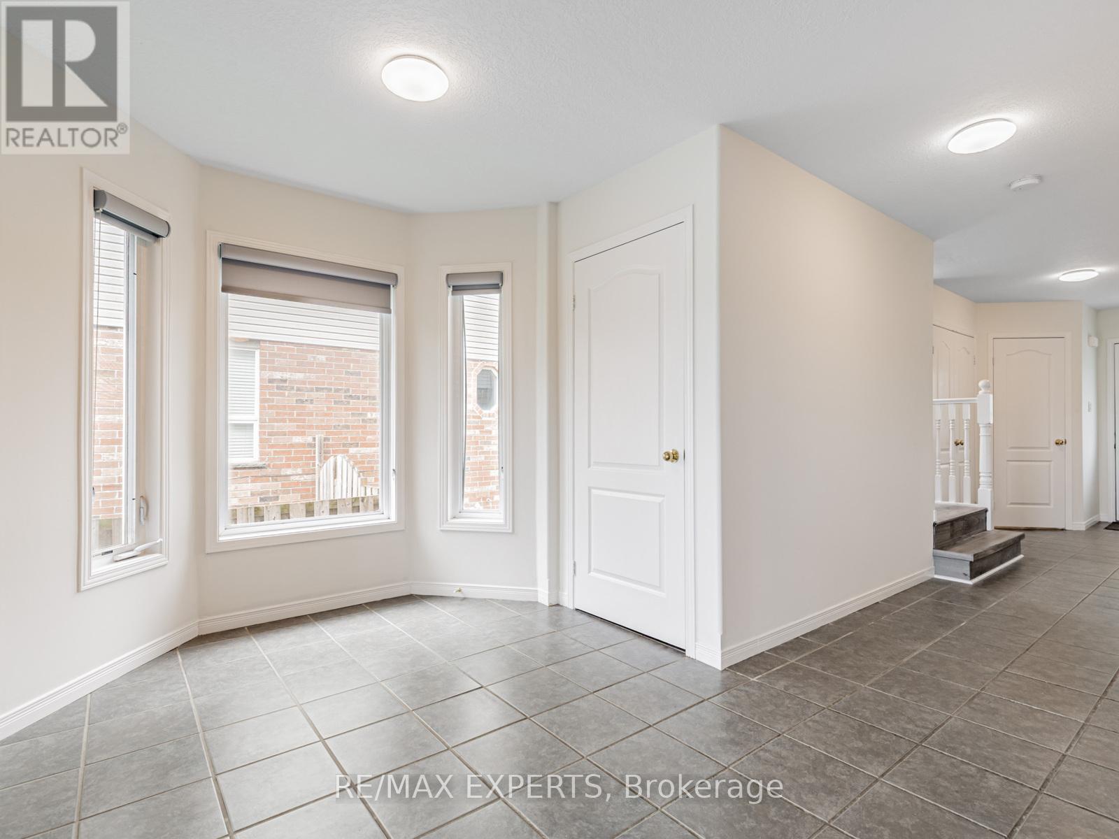 64 Shephard Avenue, New Tecumseth, Ontario  L9R 2G3 - Photo 10 - N12213396