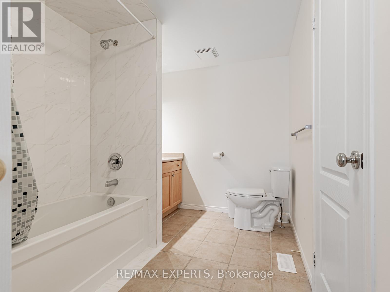 64 Shephard Avenue, New Tecumseth, Ontario  L9R 2G3 - Photo 14 - N12213396