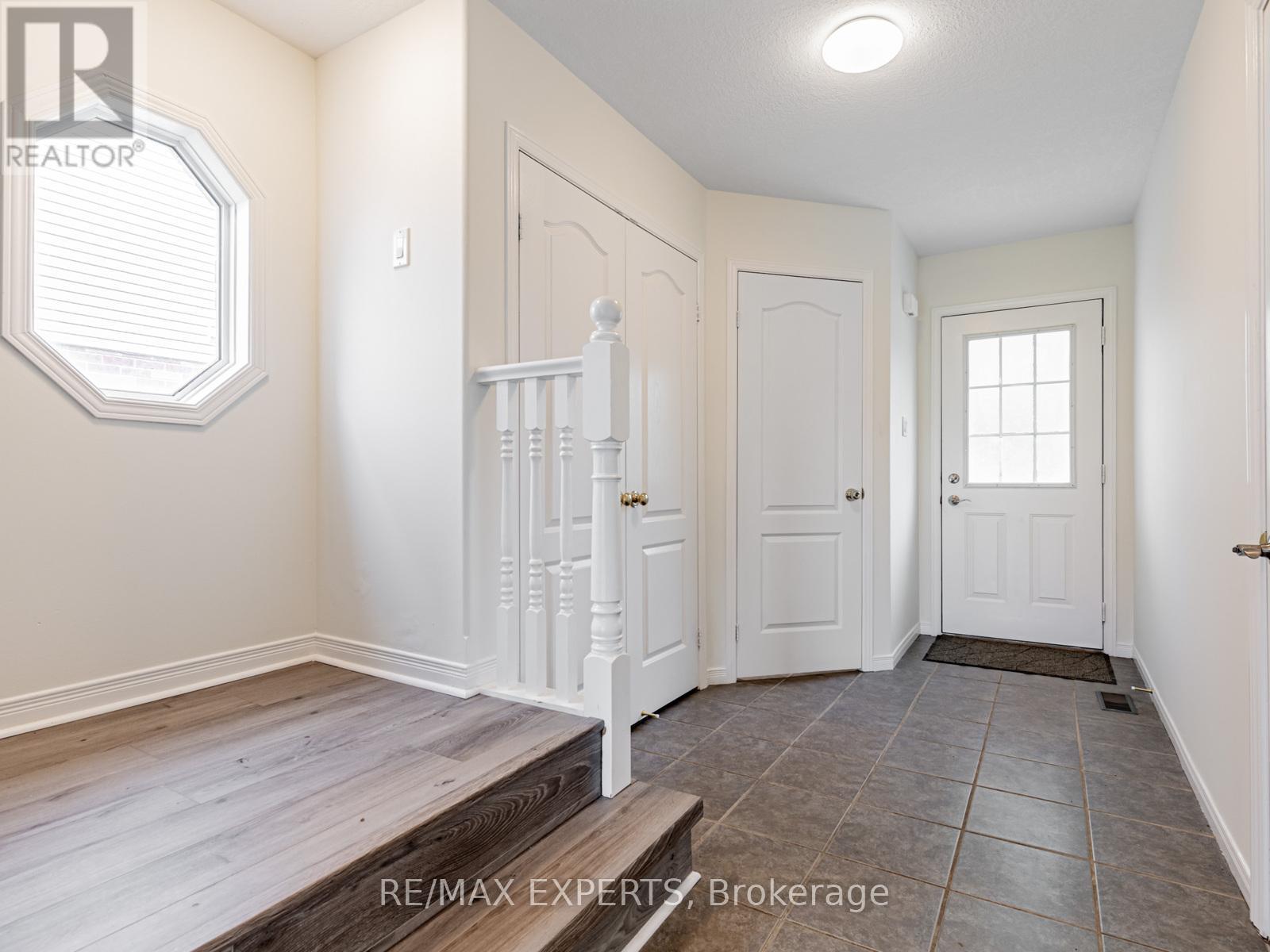 64 Shephard Avenue, New Tecumseth, Ontario  L9R 2G3 - Photo 4 - N12213396