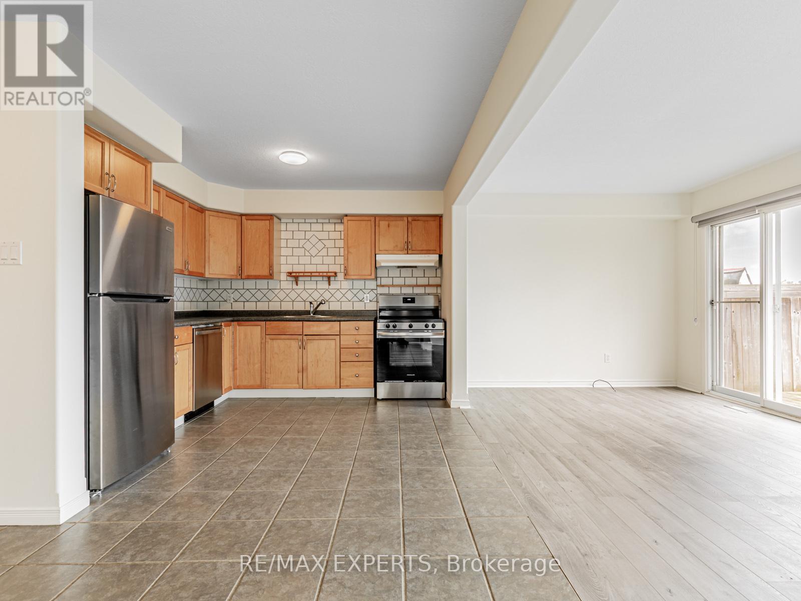 64 Shephard Avenue, New Tecumseth, Ontario  L9R 2G3 - Photo 5 - N12213396