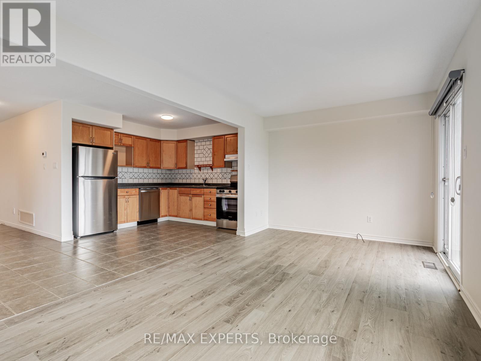 64 Shephard Avenue, New Tecumseth, Ontario  L9R 2G3 - Photo 7 - N12213396