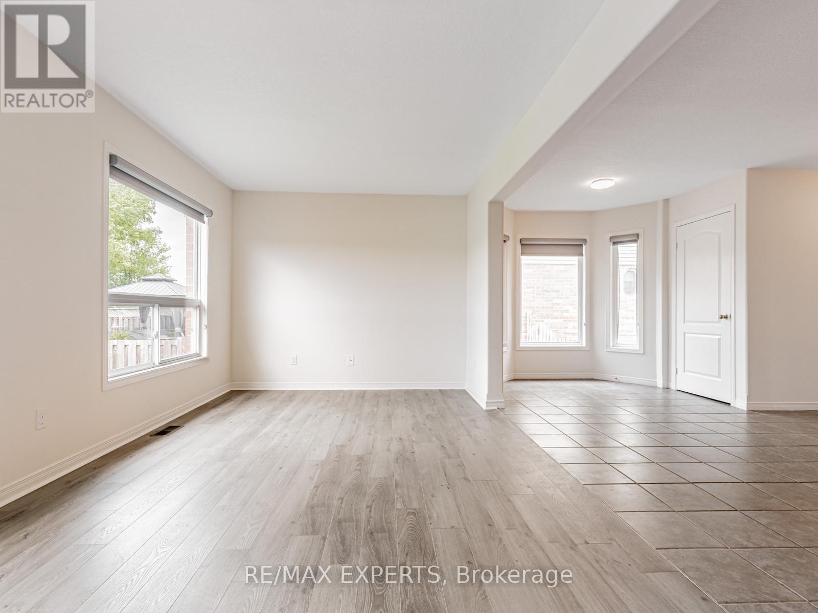 64 Shephard Avenue, New Tecumseth, Ontario  L9R 2G3 - Photo 8 - N12213396