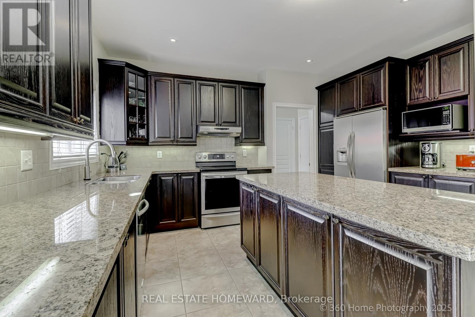 9 Tarmack Drive, Richmond Hill, Ontario  L4E 0E6 - Photo 15 - N12213414