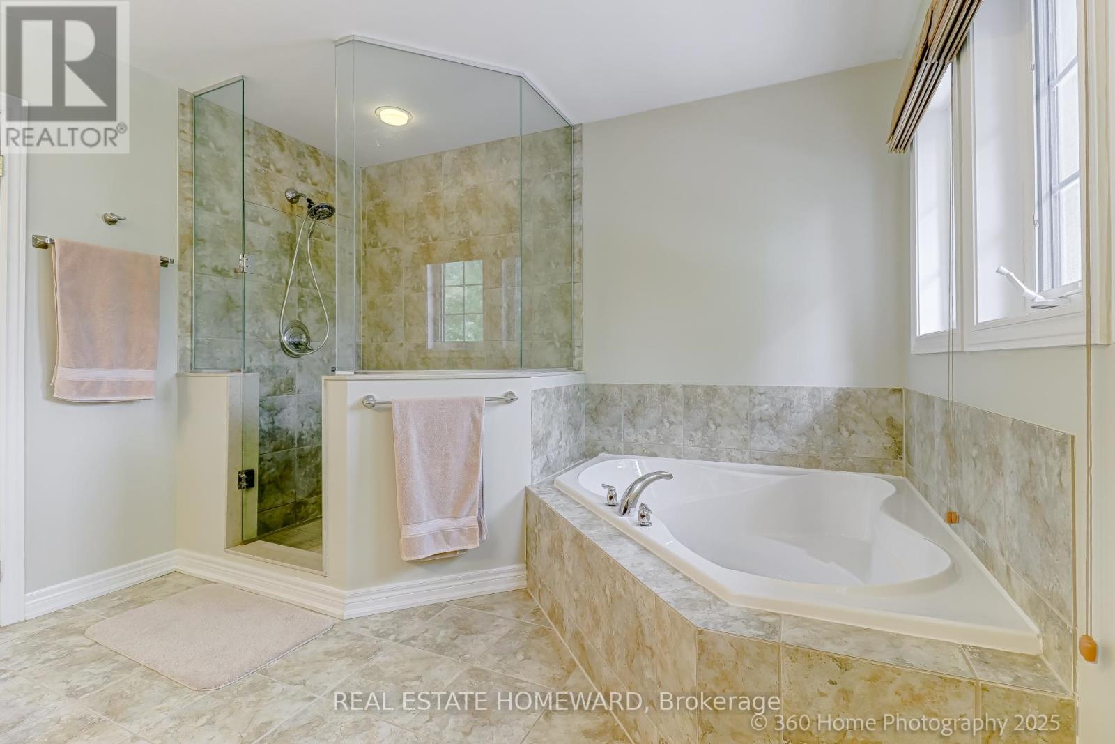 9 Tarmack Drive, Richmond Hill, Ontario  L4E 0E6 - Photo 24 - N12213414