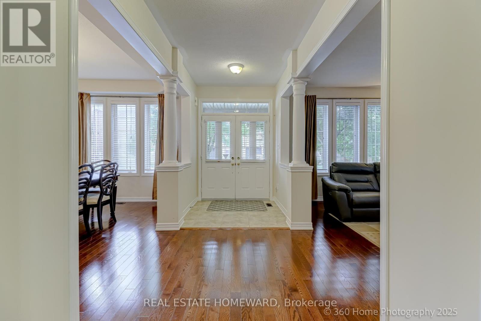 9 Tarmack Drive, Richmond Hill, Ontario  L4E 0E6 - Photo 4 - N12213414