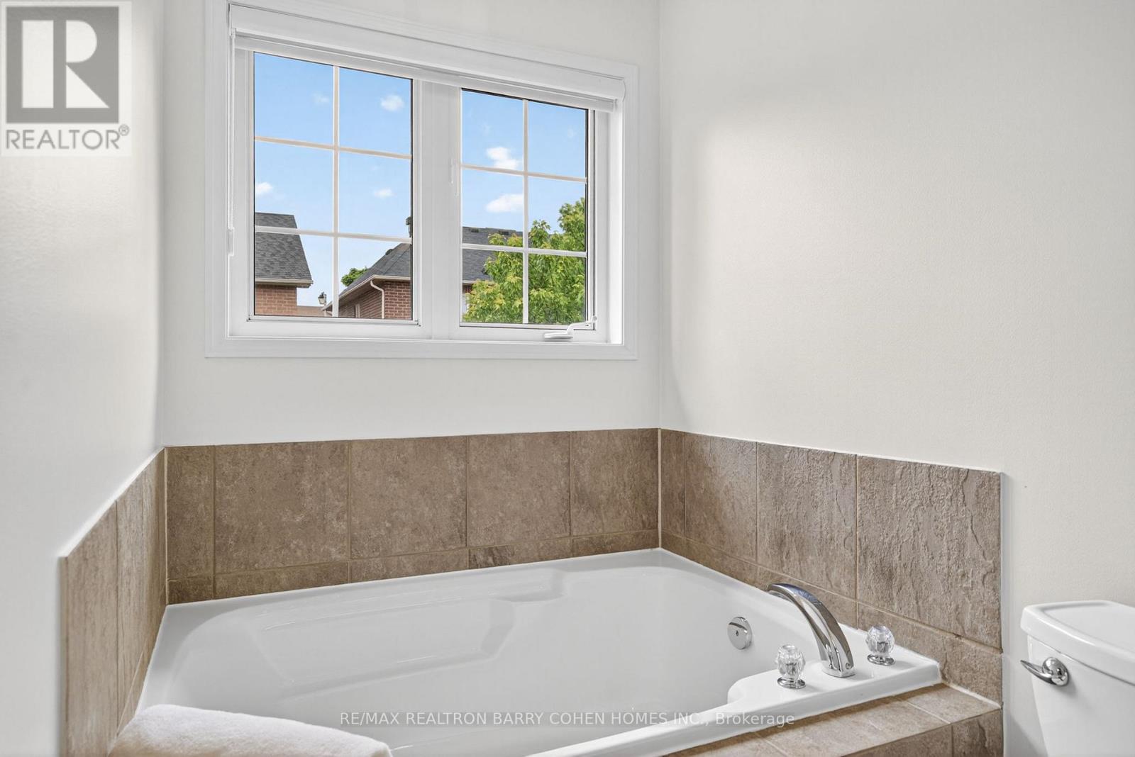 16 Moraine Ridge Drive, Richmond Hill, Ontario  L4E 4S8 - Photo 25 - N12213436