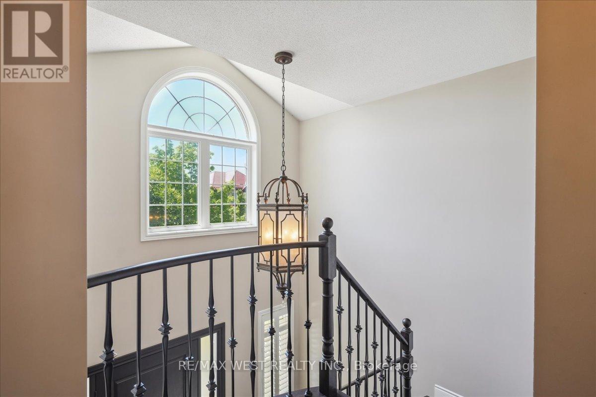 206 Shelbourne Drive, Vaughan (Vellore Village), Ontario  L4H 0J4 - Photo 10 - N12213512
