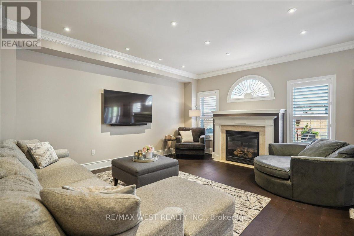 206 Shelbourne Drive, Vaughan (Vellore Village), Ontario  L4H 0J4 - Photo 4 - N12213512