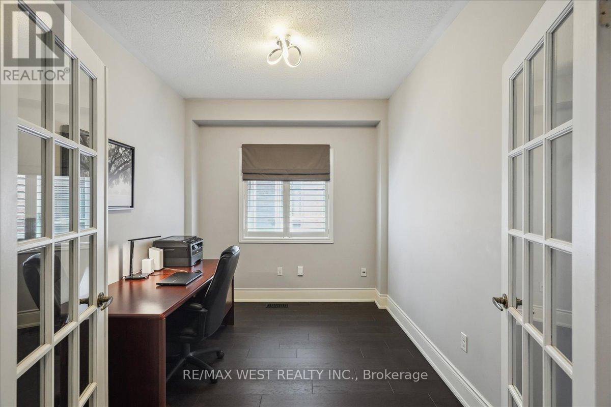 206 Shelbourne Drive, Vaughan (Vellore Village), Ontario  L4H 0J4 - Photo 9 - N12213512