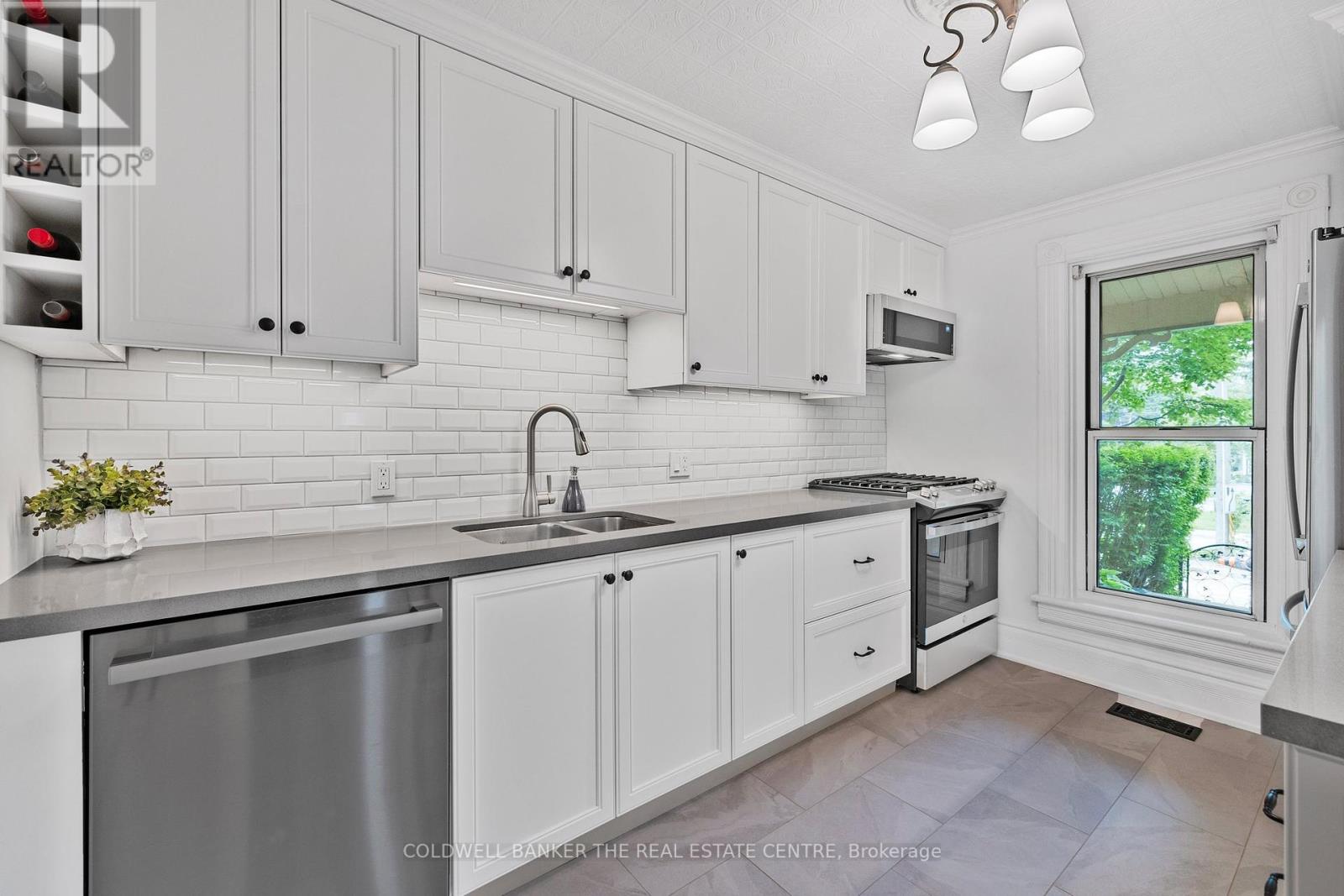 411 Millard Avenue, Newmarket (Central Newmarket), Ontario  L3Y 2A1 - Photo 11 - N12213528