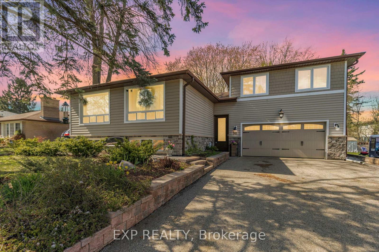 32 KEMANO ROAD, aurora (aurora heights), Ontario
