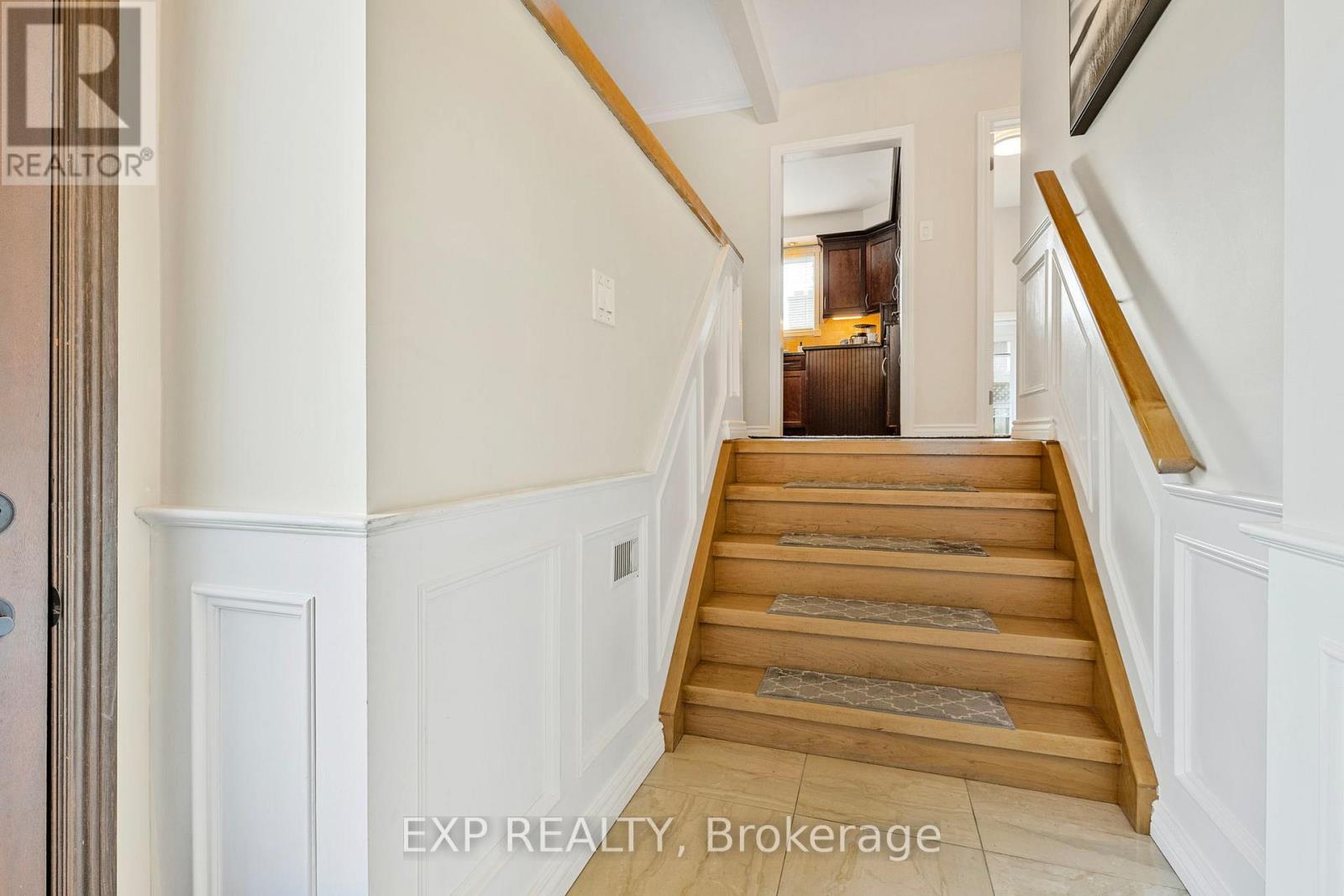 32 Kemano Road, Aurora (Aurora Heights), Ontario  L4G 2Y3 - Photo 2 - N12213563