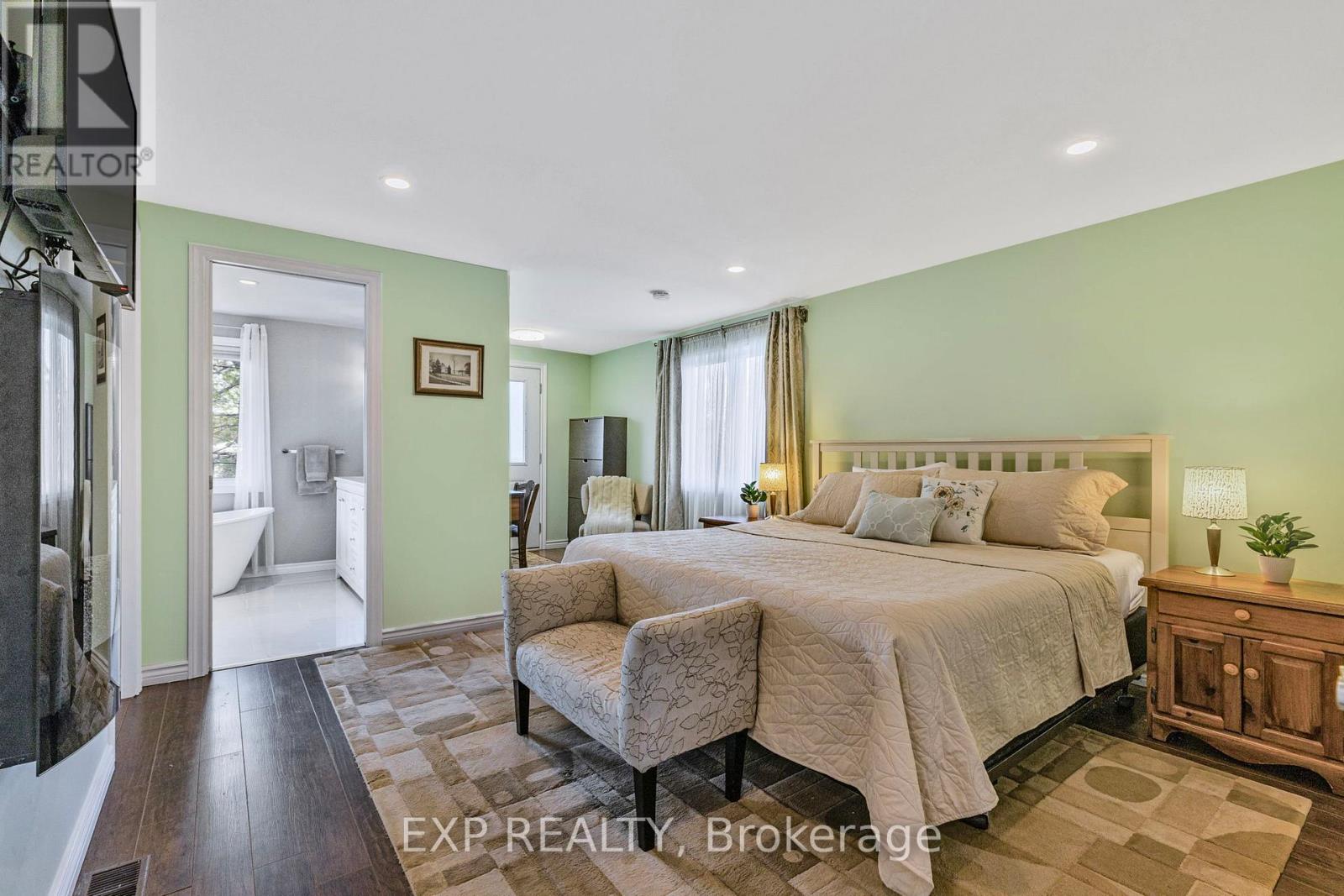 32 Kemano Road, Aurora (Aurora Heights), Ontario  L4G 2Y3 - Photo 24 - N12213563